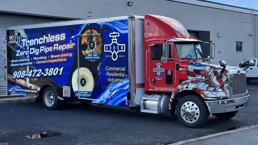 Arrow truck large box truck